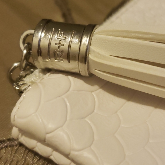 Rodan+Fields White Zip Clutch - Picture 3 of 7